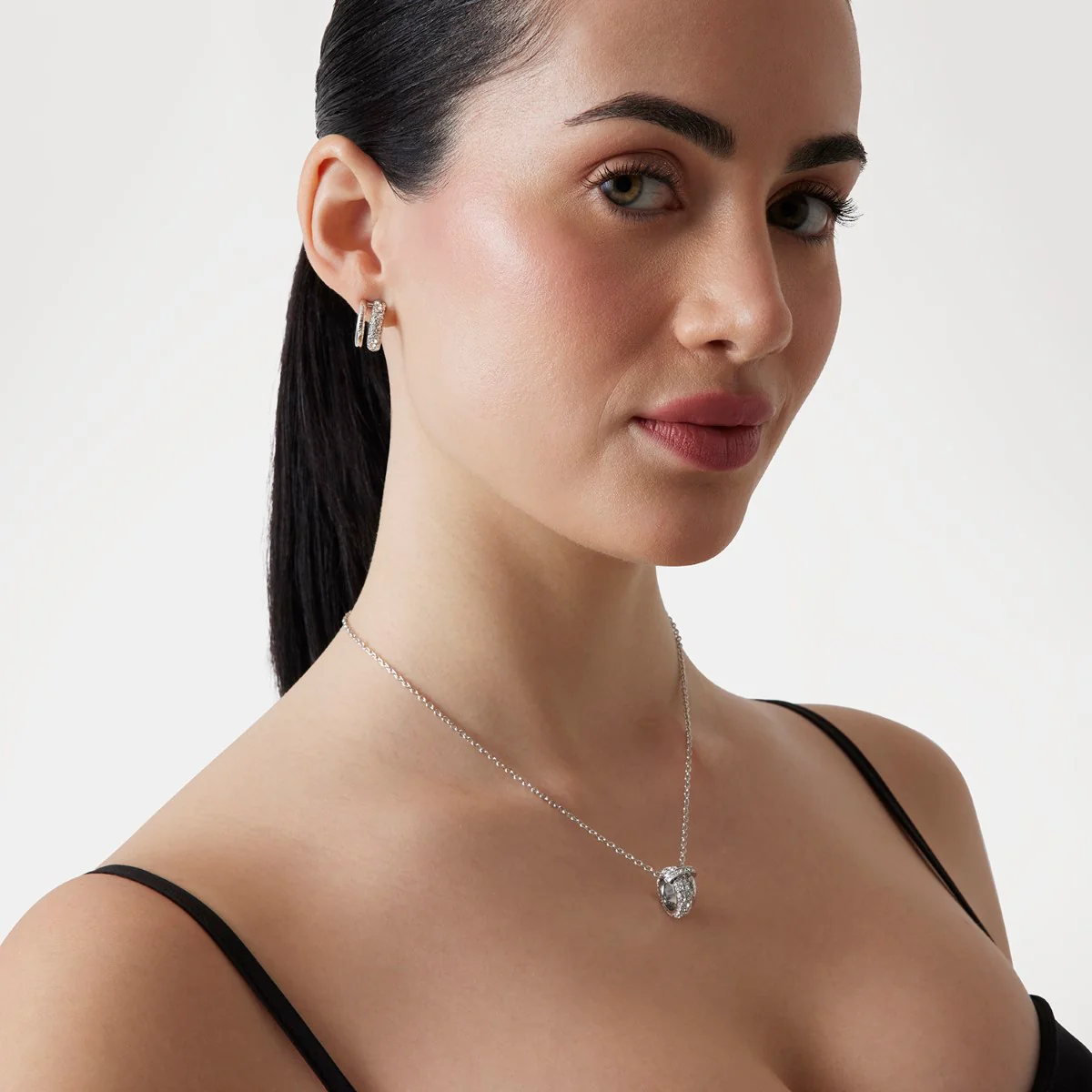 Kolczyki stalowe półokrągłe z cyrkoniami - Guess Jewelery - Image 2