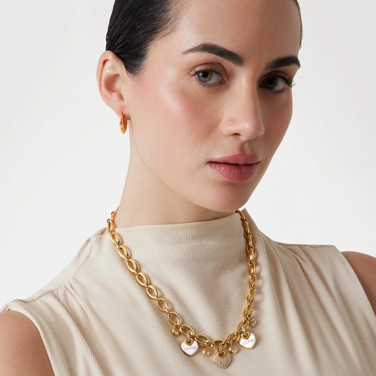 Kolczyki stalowe z cyrkoniami - serca - Guess Jewelery - Image 3
