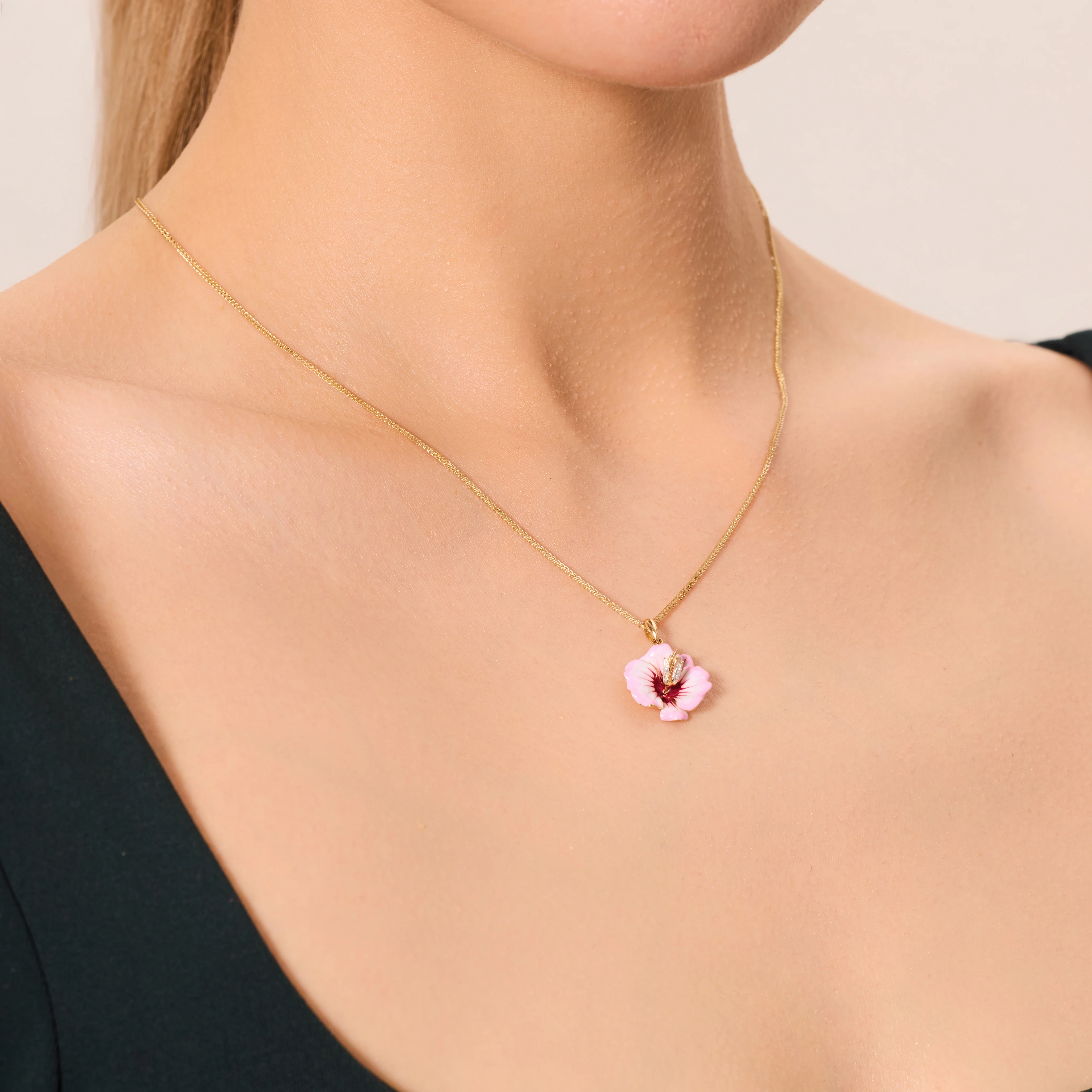 Zawieszka złota z diamentami i emalią - kwiat - Image 4